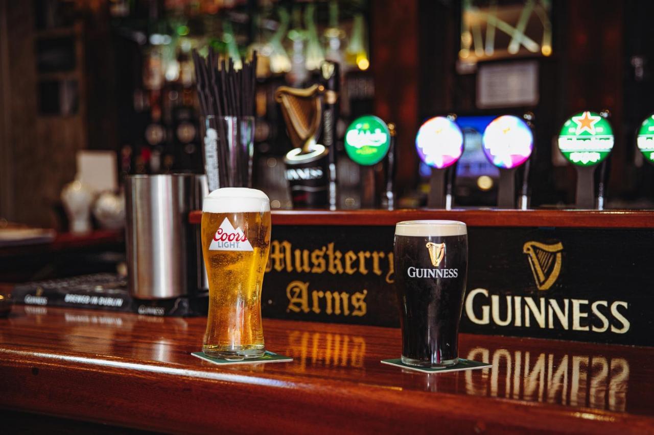 Muskerry Arms Bar And B&B بلارني المظهر الخارجي الصورة