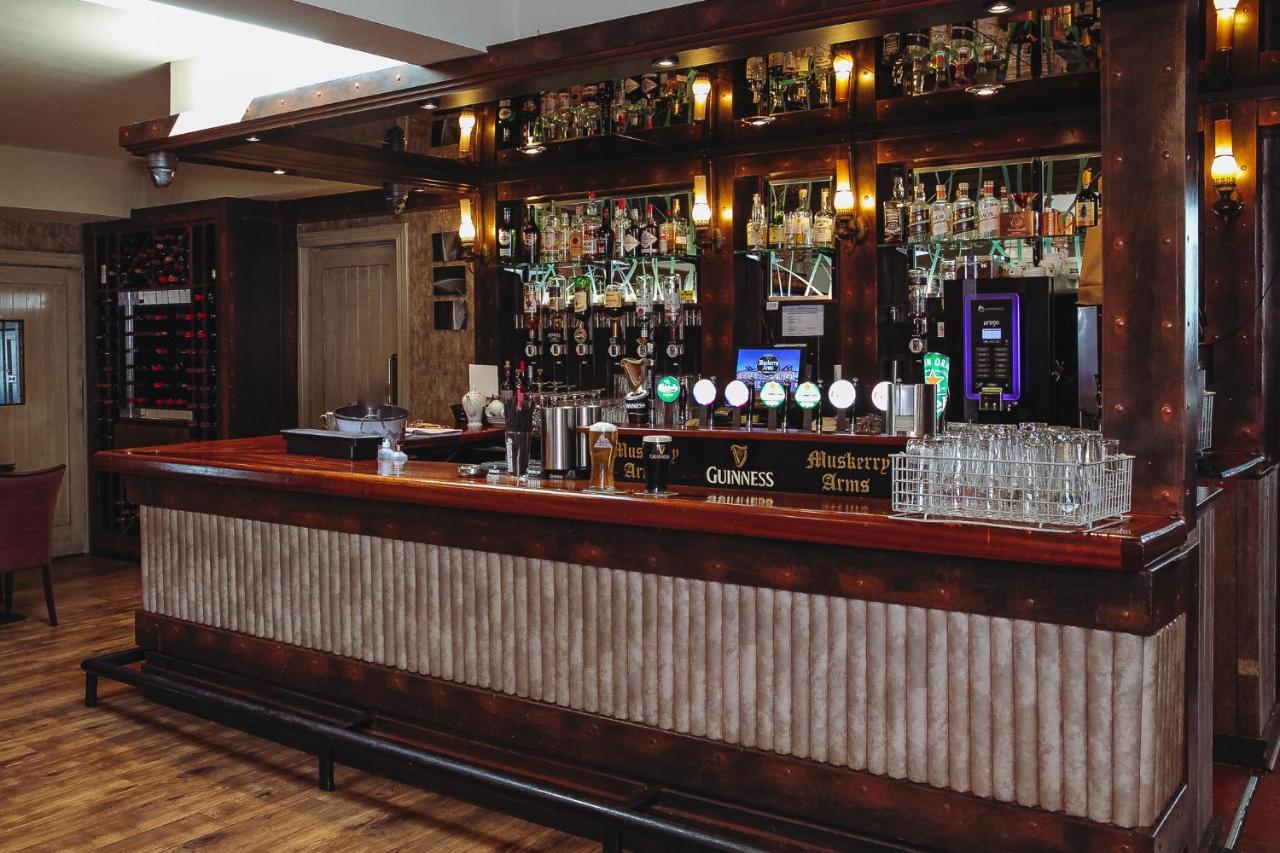Muskerry Arms Bar And B&B بلارني المظهر الخارجي الصورة