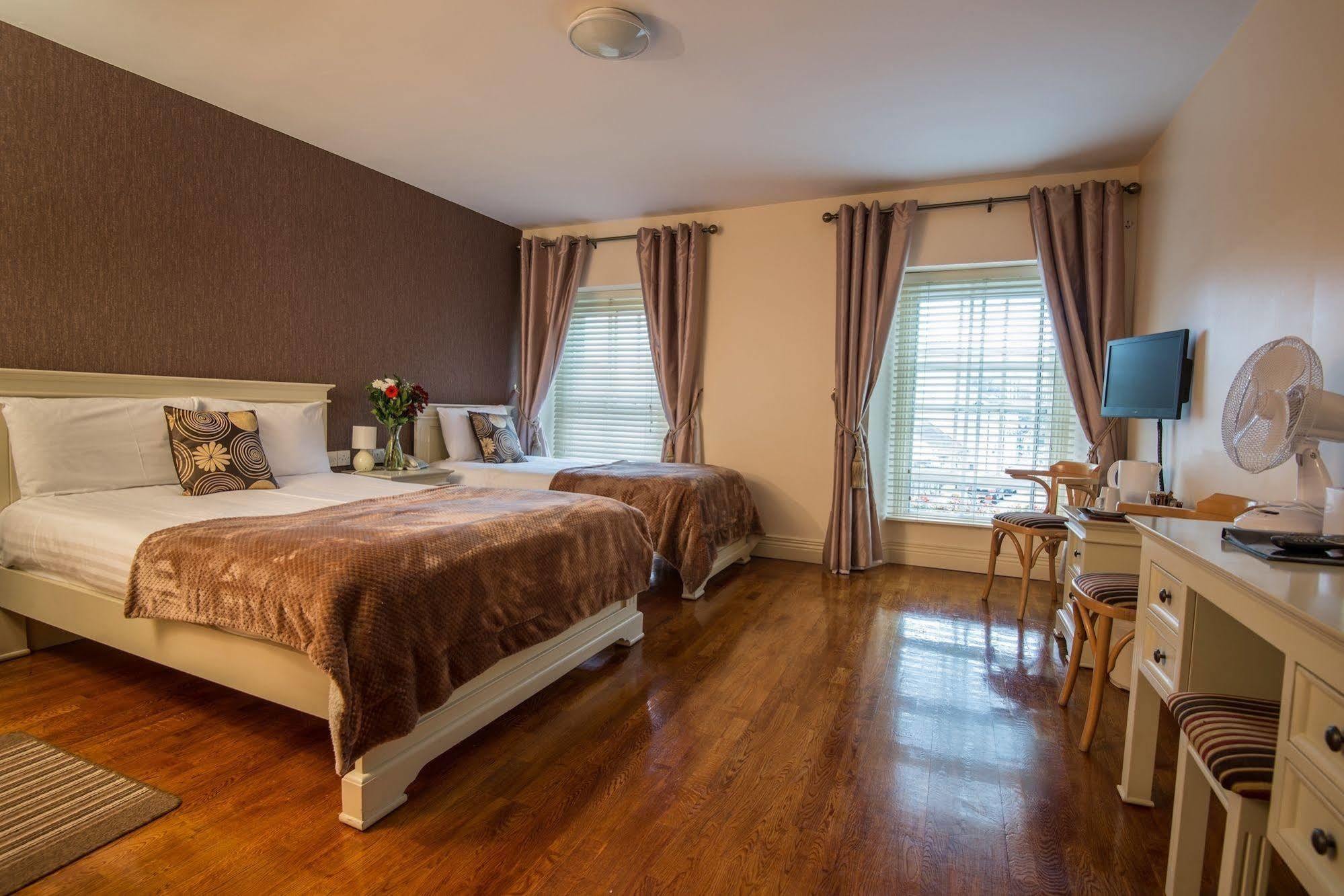 Muskerry Arms Bar And B&B بلارني المظهر الخارجي الصورة