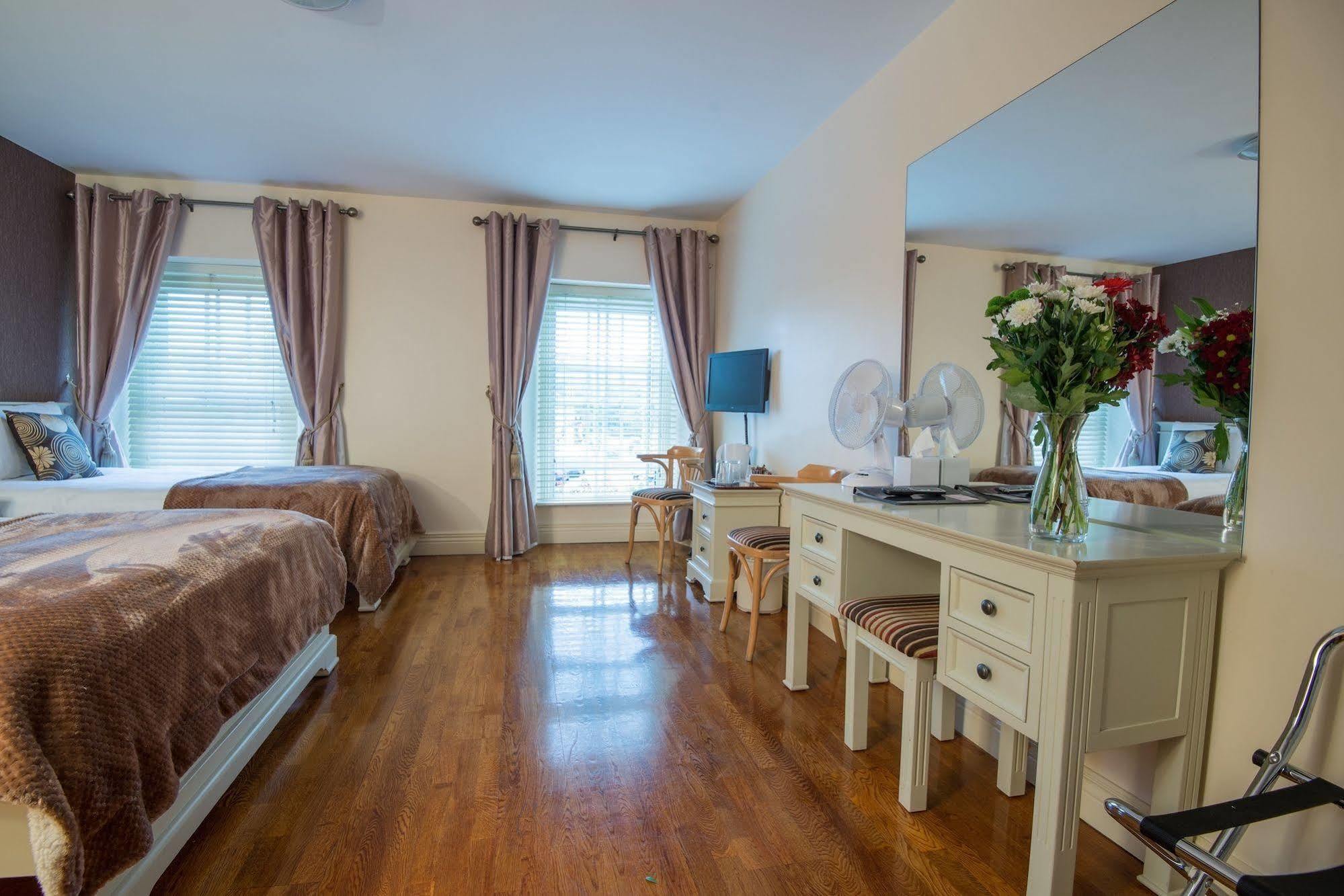 Muskerry Arms Bar And B&B بلارني المظهر الخارجي الصورة