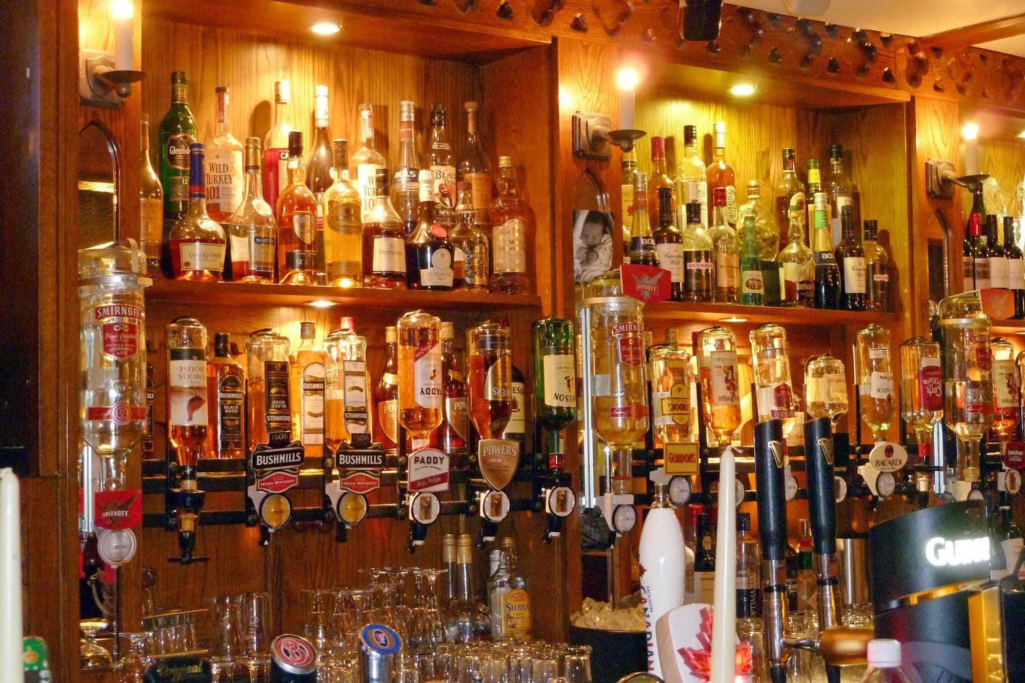 Muskerry Arms Bar And B&B بلارني المظهر الخارجي الصورة